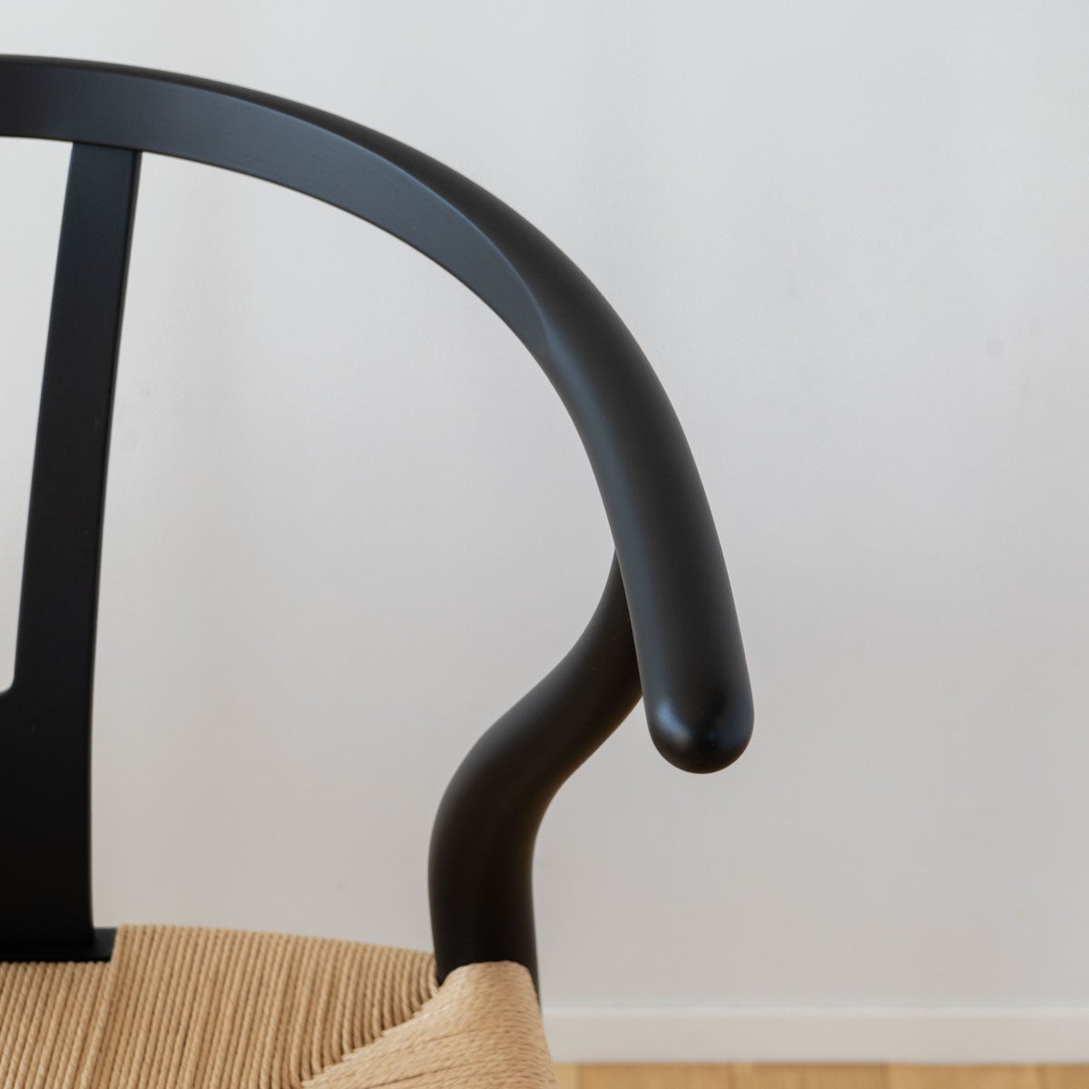 《店頭展示品》カール・ハンセン＆サン（CARL HANSEN & SON） CH24 Yチェア ビーチ ソフトブラック 座面高45cm 個体A