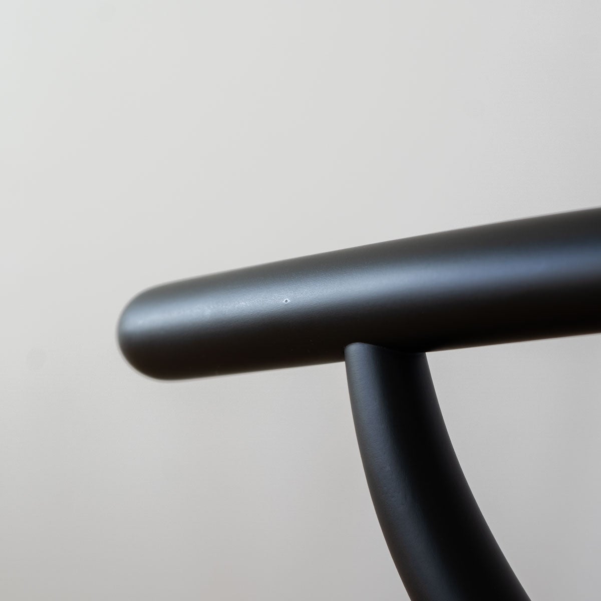 《店頭展示品》カール・ハンセン＆サン（CARL HANSEN & SON） CH24 Yチェア ビーチ ソフトブラック 座面高45cm 個体A