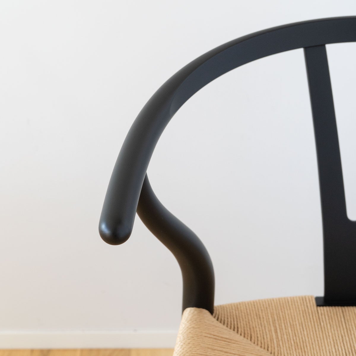 《店頭展示品》カール・ハンセン＆サン（CARL HANSEN & SON） CH24 Yチェア ビーチ ソフトブラック 座面高45cm 個体B