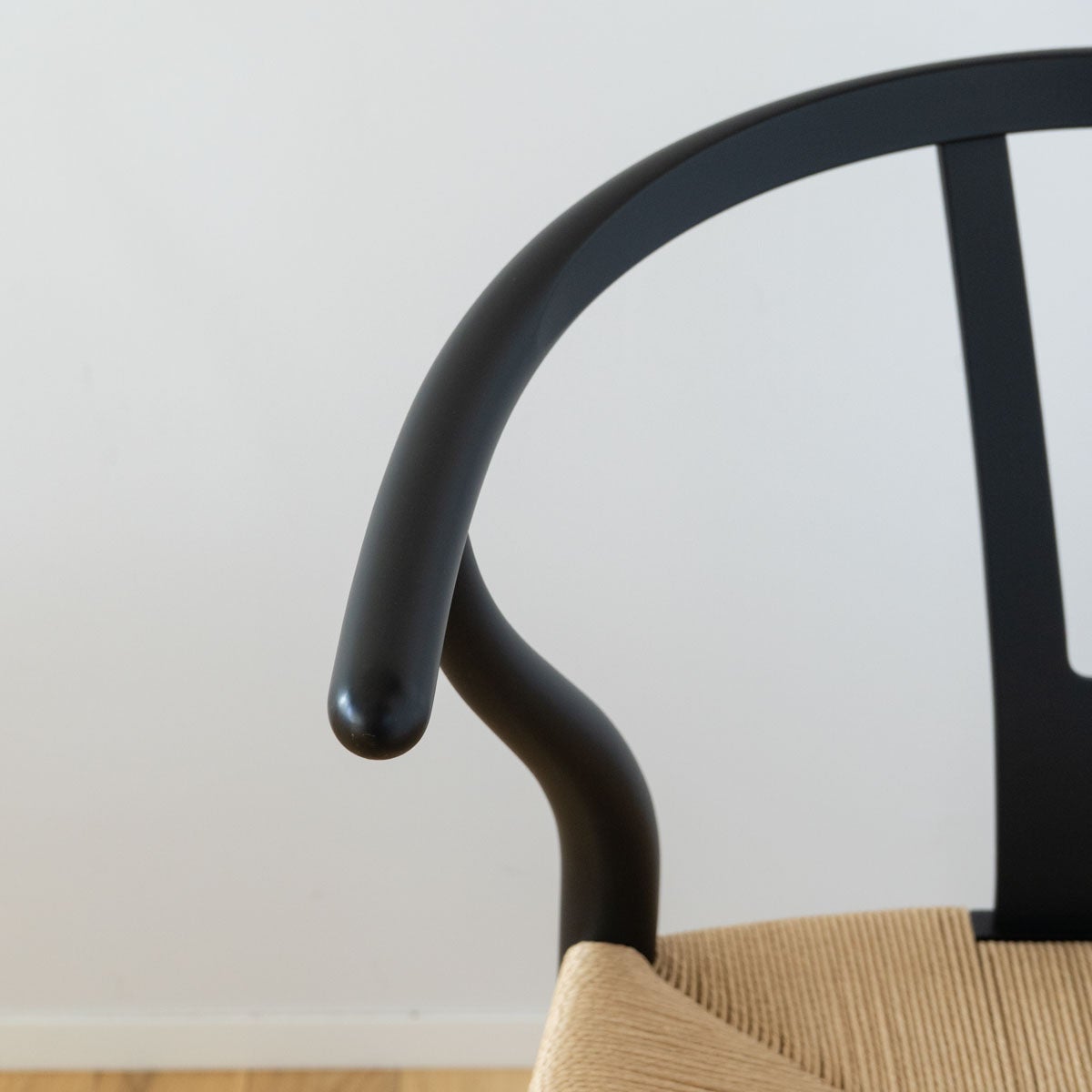 《店頭展示品》カール・ハンセン＆サン（CARL HANSEN & SON） CH24 Yチェア ビーチ ソフトブラック 座面高45cm 個体C