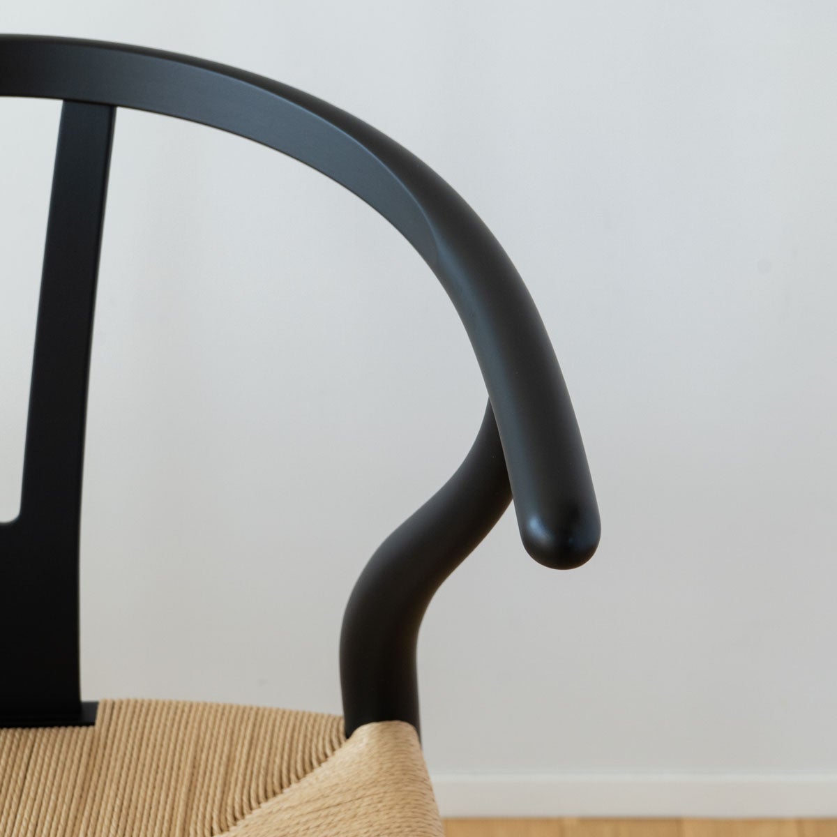 《店頭展示品》カール・ハンセン＆サン（CARL HANSEN & SON） CH24 Yチェア ビーチ ソフトブラック 座面高45cm 個体C