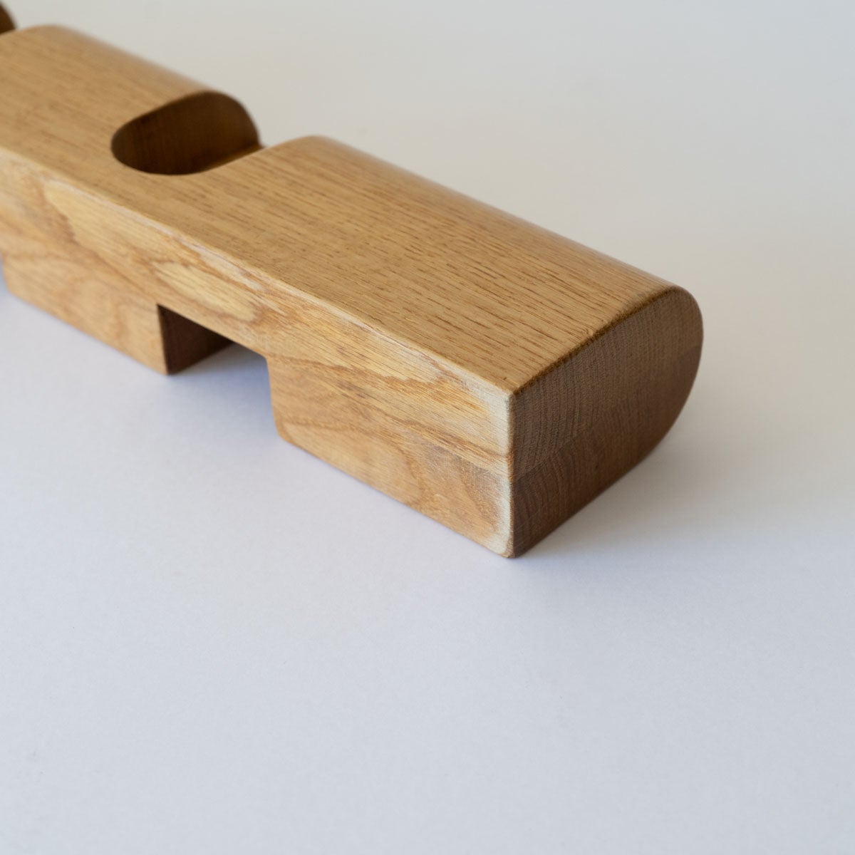 《撮影使用品》カール・ハンセン＆サン（CARL HANSEN & SON） MG501キューバチェア 専用スタンド / オーク材 ラッカー仕上げ